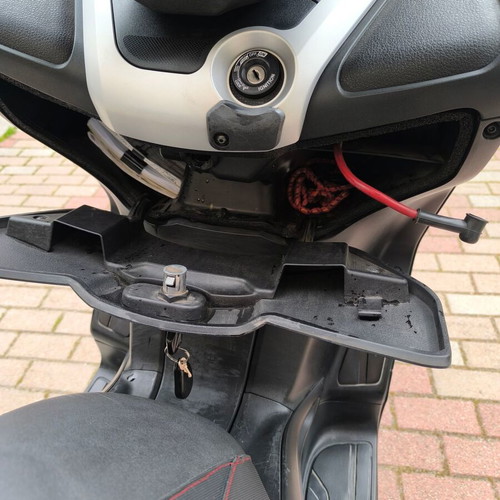 Yamaha XMAX 250 μεταχειρισμένο 2011, μαύρο σκούτερ, 79.400 χλμ