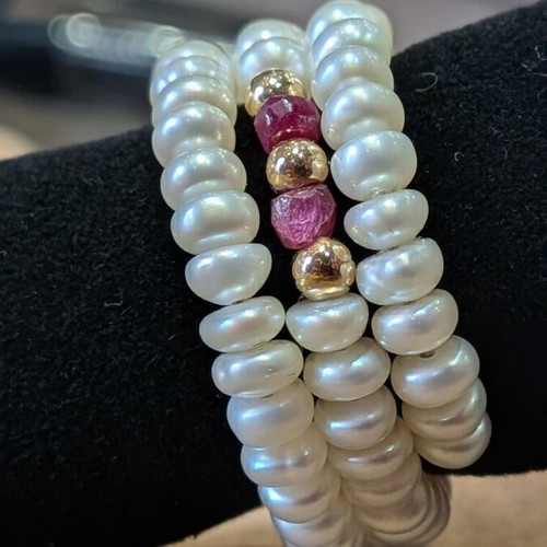 14K gold ring with natural pearls and 2 rubies