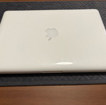 Apple Macbook 13 inch late 2009 with box and manuals