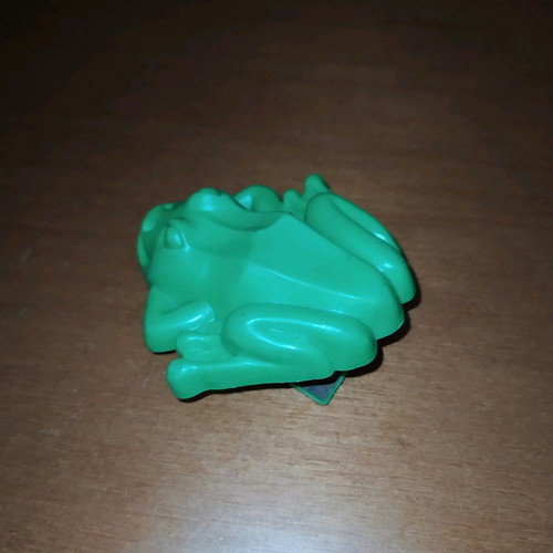 Plastic frogs used, excellent condition, functional