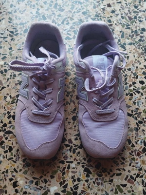 New Balance athletic shoes like new, size 40, pink