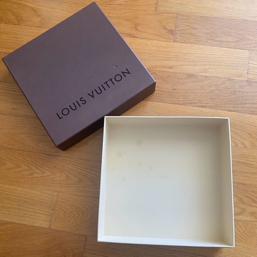 Louis Vouitton box used, size 24x23x6 cm