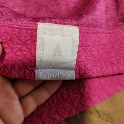 Wed'ze sports shirt like new, thin and warm fabric