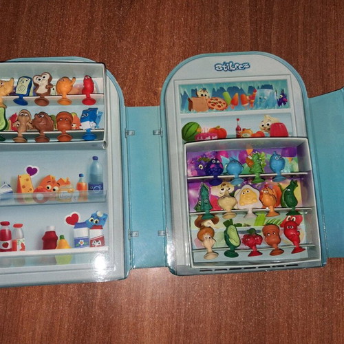 Stikeez Fridge collectible toy used from Lidl Fresh Friends collection