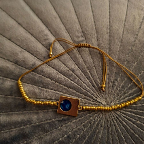 Bracelet with turquoise and gold beads