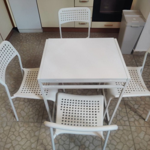 Table with chairs, closed 46x56cm, open 92x56cm