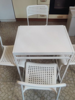 Table with chairs, closed 46x56cm, open 92x56cm