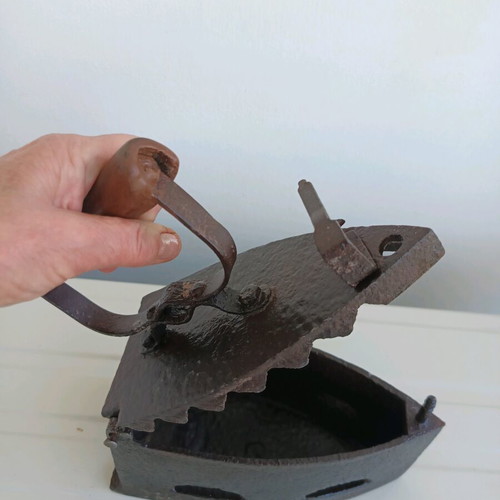 Antique Charcoal Iron 1925 Cast Iron Like New