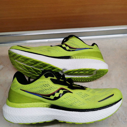Saucony Triumph 19 running shoes like new, size 43, green