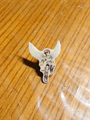 Kid Icarus pin like new, Nintendo 3DS memorabilia
