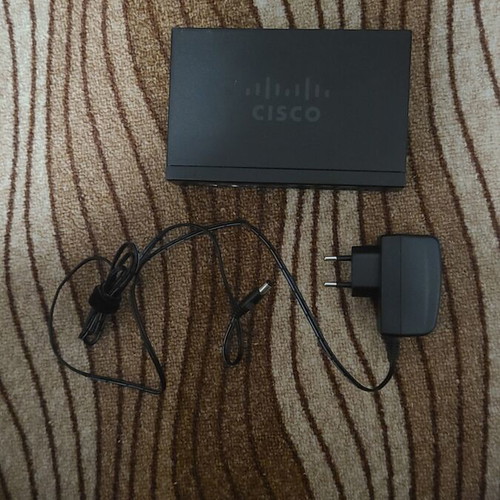 Cisco SG110D-08 Unmanaged L2 Switch with 8 Gigabit Ethernet Ports like new