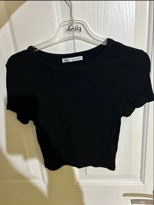 Zara black t-shirt like new, size S