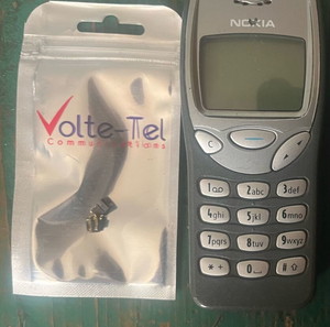 Nokia 3210 με φορτιστή(( χωρίς μπαταρία ))