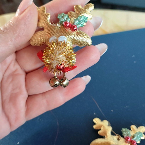 Reindeer earrings new with bell orange and gold