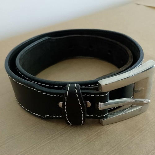 Leather belt black with white stitching like new, size 75 cm