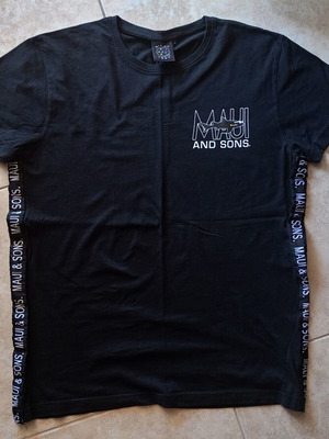 Maui and Sons T-Shirt size L like new, black with side tape logo