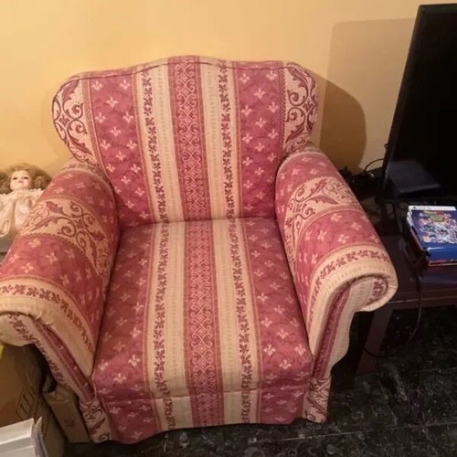 Living room furniture set with sofa and armchairs, like new