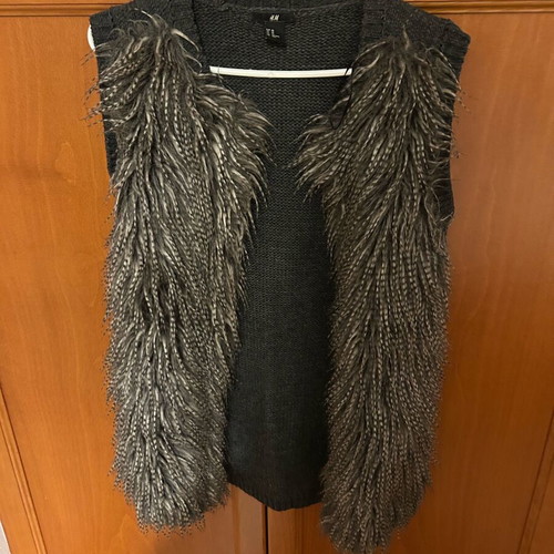 H&M sleeveless jacket like new, grey with fur