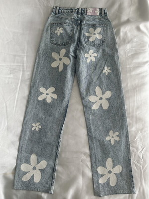 Jeans with white flowers like new, size XS