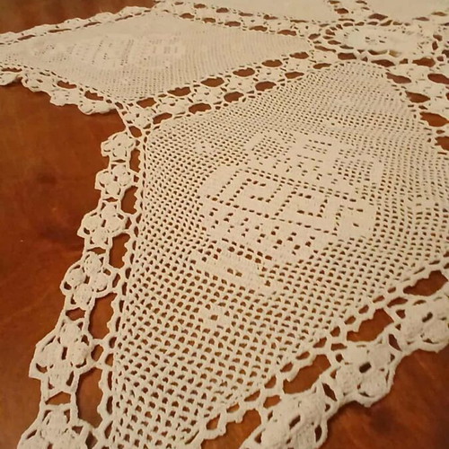 Handmade embroidery set like new, 2 pieces
