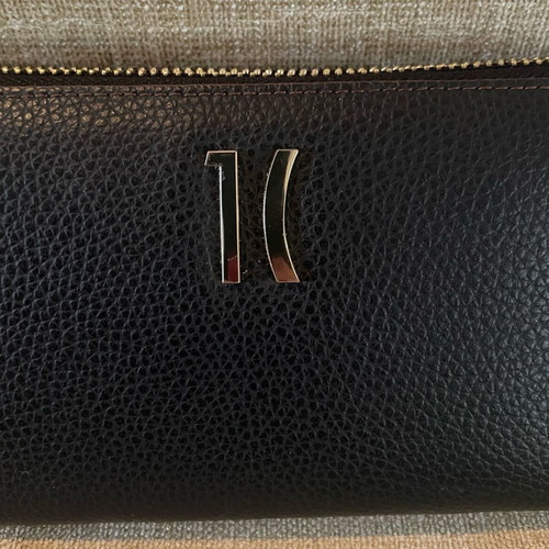 Alviero Martini 1a Classe large leather women's wallet black like new