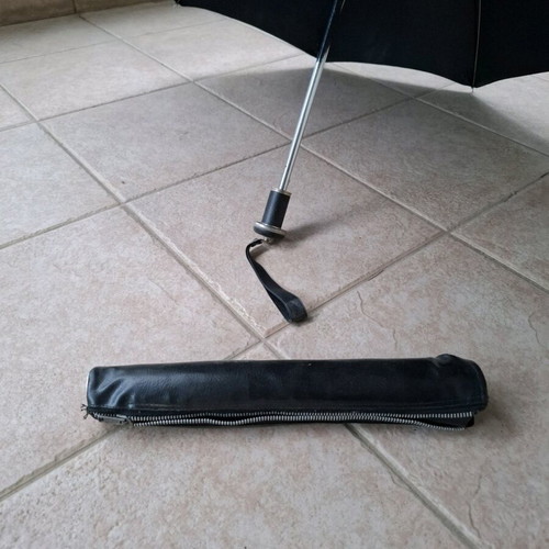 Seiko umbrella like new, black with leather case
