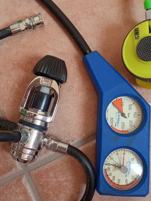 Complete diving equipment set used with regulator, console & octopus