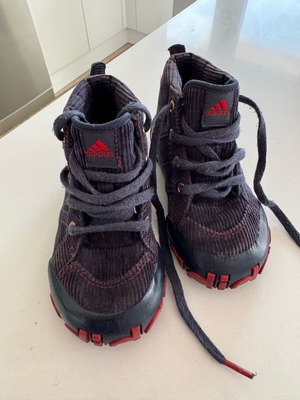 Adidas toddler boots vintage size 21 like new