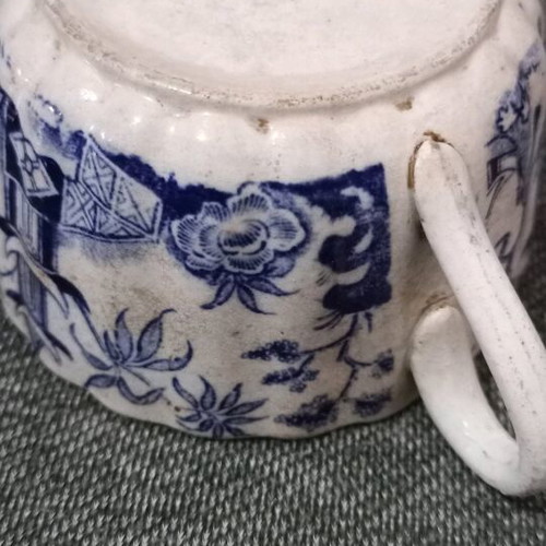 Collectible English cup used, early last century, diameter 10 cm