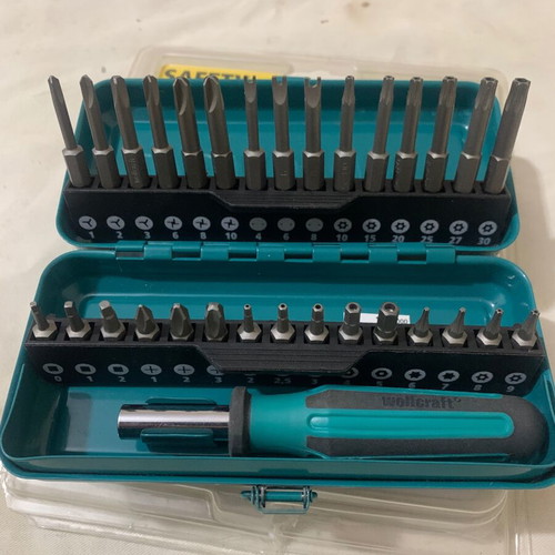 Screwdriver set in metal case with angle handle and ratchet