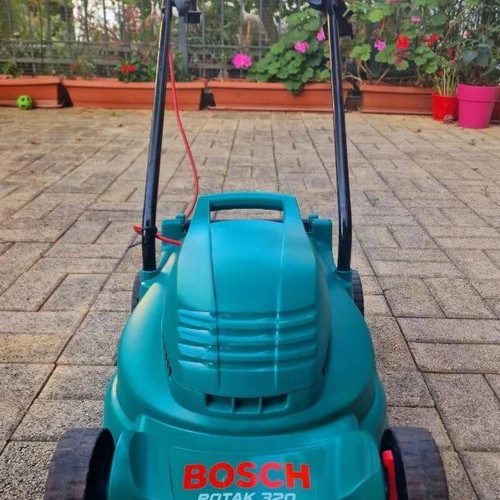 Bosch Rotak 320 Electric Lawn Mower like new, 1200W, 32 cm cut width