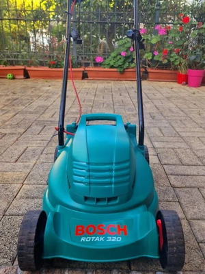 Bosch Rotak 320 Electric Lawn Mower like new, 1200W, 32 cm cut width