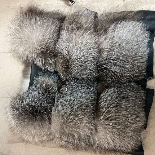 Women's Silver Fox Fur Jacket new with removable sleeves