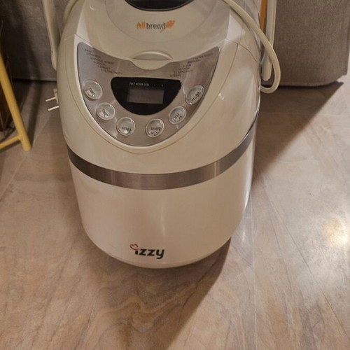 Izzy bread maker with multiple baking programs