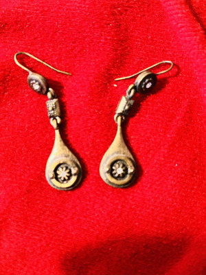 Vintage drop earrings bronze patina gold with rhinestones like new