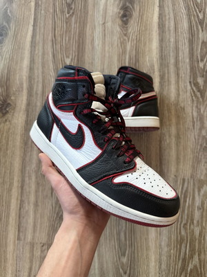 Air Jordan 1 Bloodline sneakers used size 42.5 black