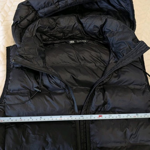 Zara warm vest size S like new, black