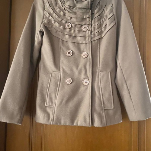 Camel coat used with pockets in excellent condition