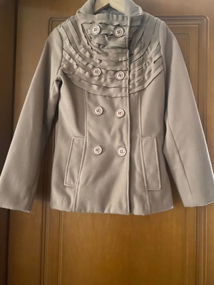 Camel coat used with pockets in excellent condition