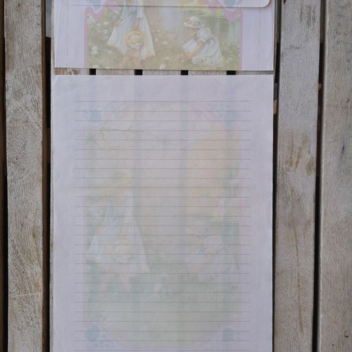 Letter writing set used with envelope