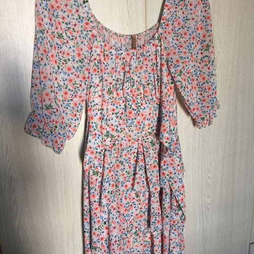 Women's dress with light ruffles, above the knee, like new, size M/L