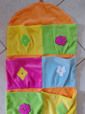 Hanging organizer with six pockets like new for children's room