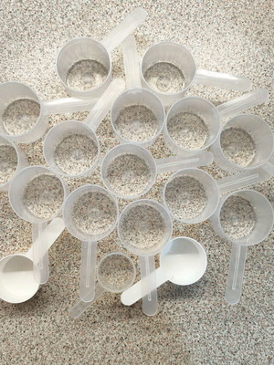 Plastic measuring scoop 60ml (14+3pcs) with handle new