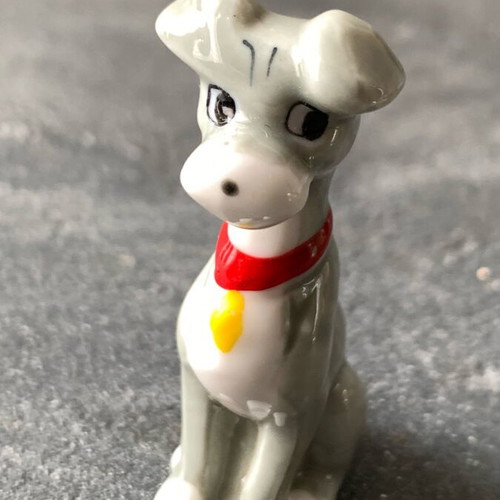 Porcelain dog figurine like new, small