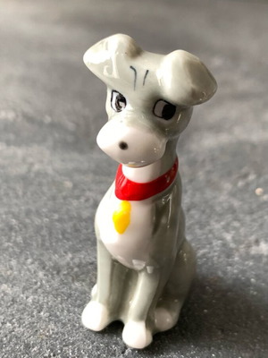 Porcelain dog figurine like new, small