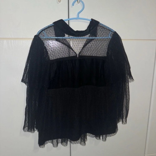 Benetton blouse with lace and velvet like new, size M