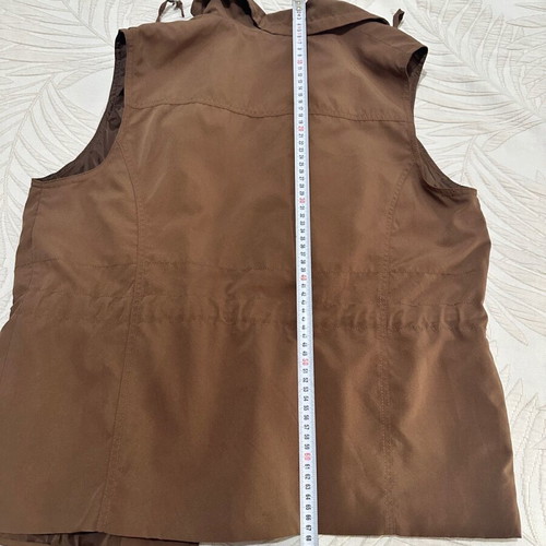 Brown Sleeveless Vest like new, practical with pockets