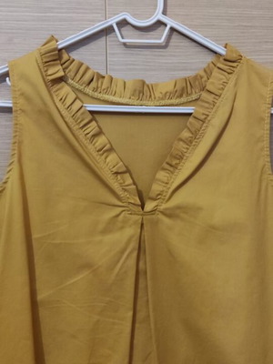 Sleeveless women's top like new, mustard color, size M