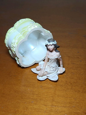 Figurine like new