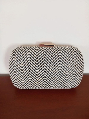 Γυναικείο βραδινό τσαντάκι clutch με σκληρό σκελετό, καινούργιο, ασπρόμαυρο με χρυσές ίνες